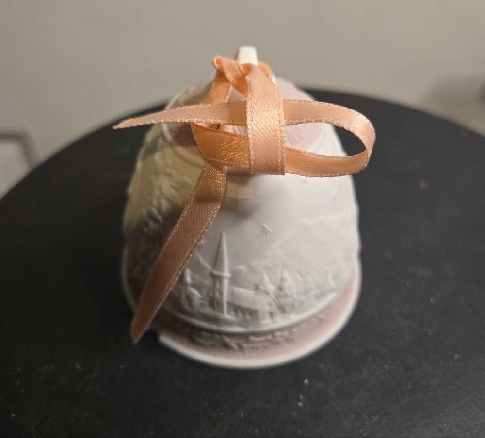 Elegant Lladro 1991 Christmas Ceramic Bell with Ribbon Accent - Picture 3 of 8